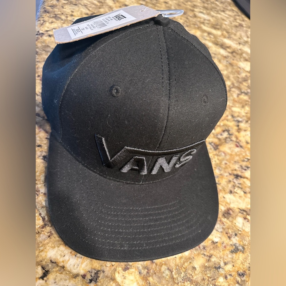 Men’s black Vans hat new with tags